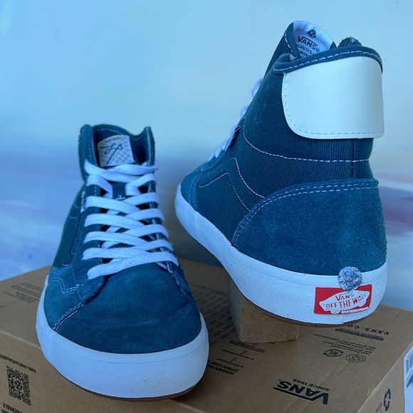 Vans Men’s The Lizzie
Teal
VN0A4BX1TEA
Sneakers - Picture 9 of 16